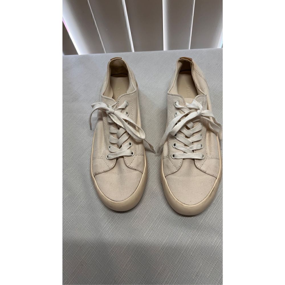 Vince Women's Canvas Lace Up Round Toe Low Top Platform Sneakers White Size 7.5